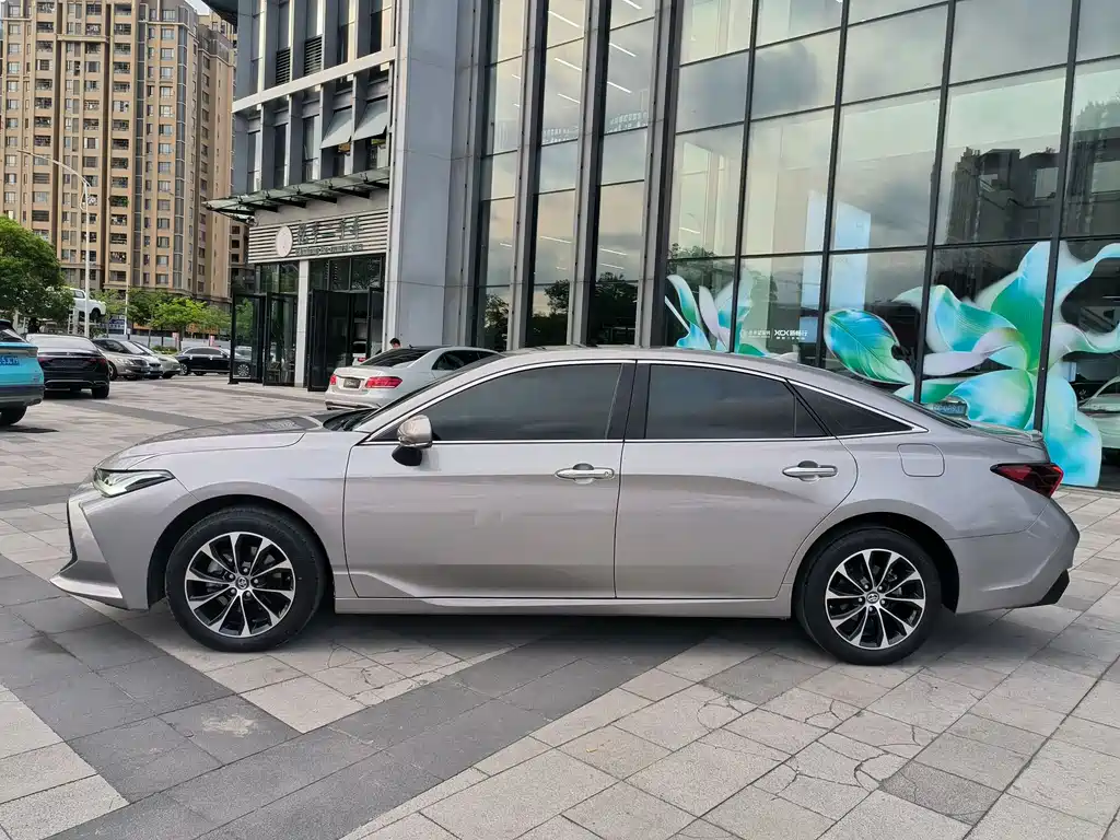 Avalon 2.5 L Luxury