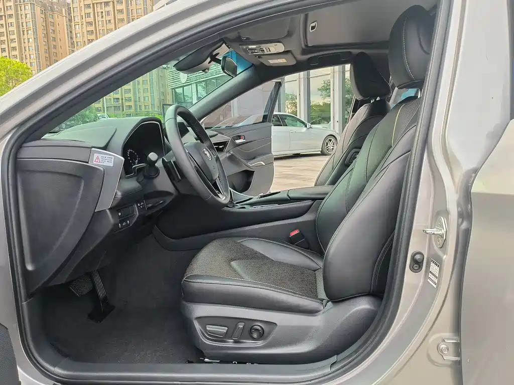Avalon 2.5 L Luxury
