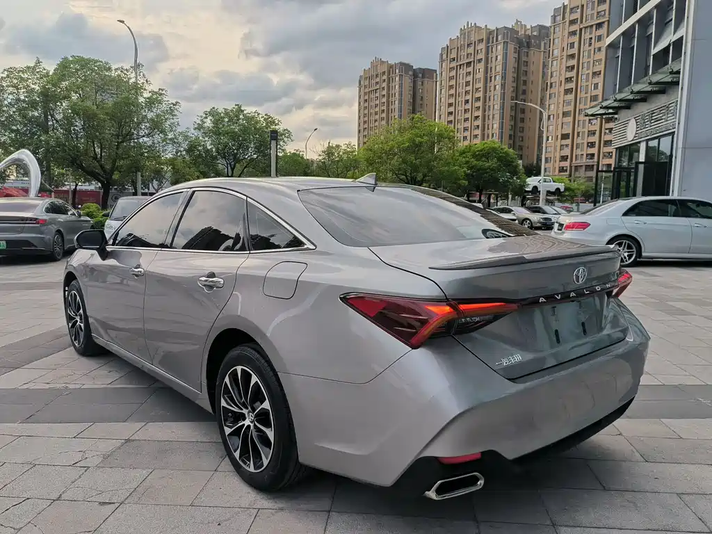 Avalon 2.5 L Luxury