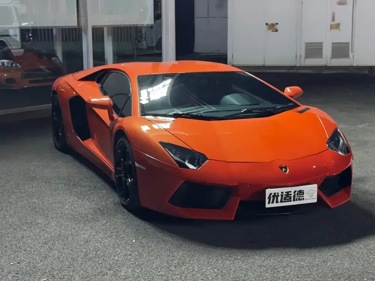 Lamborghini Aventador LP 700-4