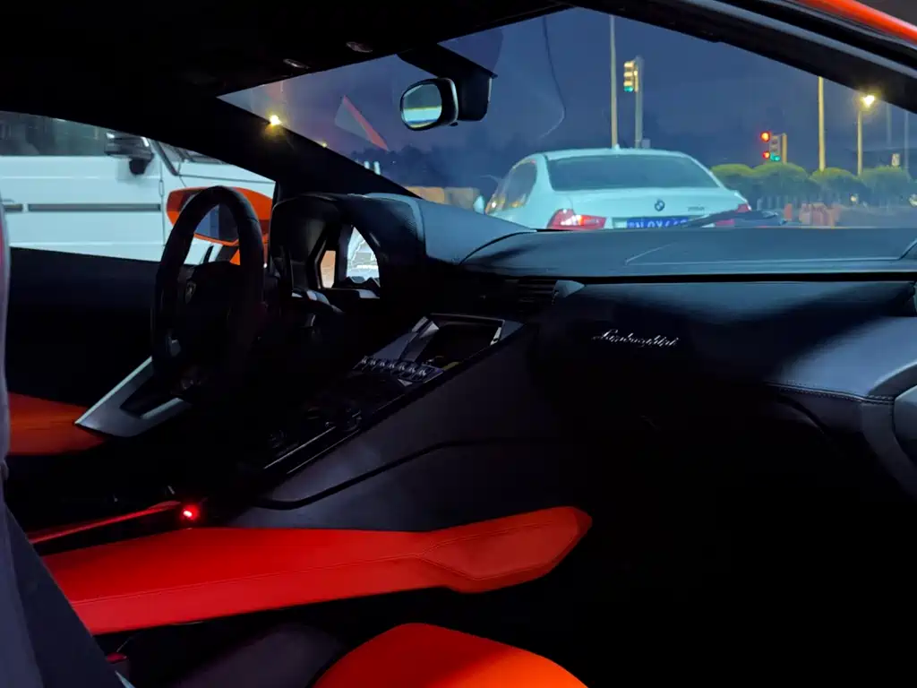 Aventador LP 700-4