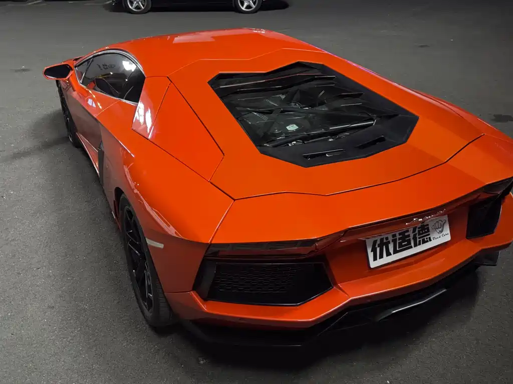 Aventador LP 700-4
