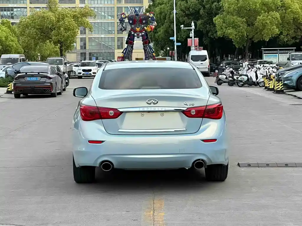 Infiniti Q50 3.7 L Luxury