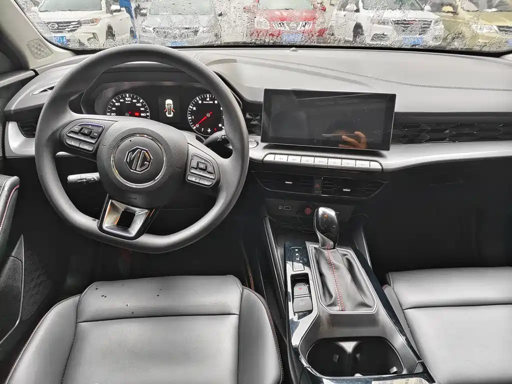 MG5 180 DVVT CVT Luxury