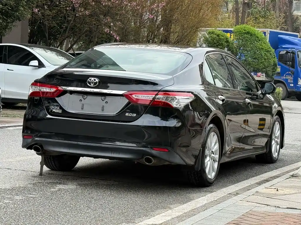 Camry 2.0 G Luxury