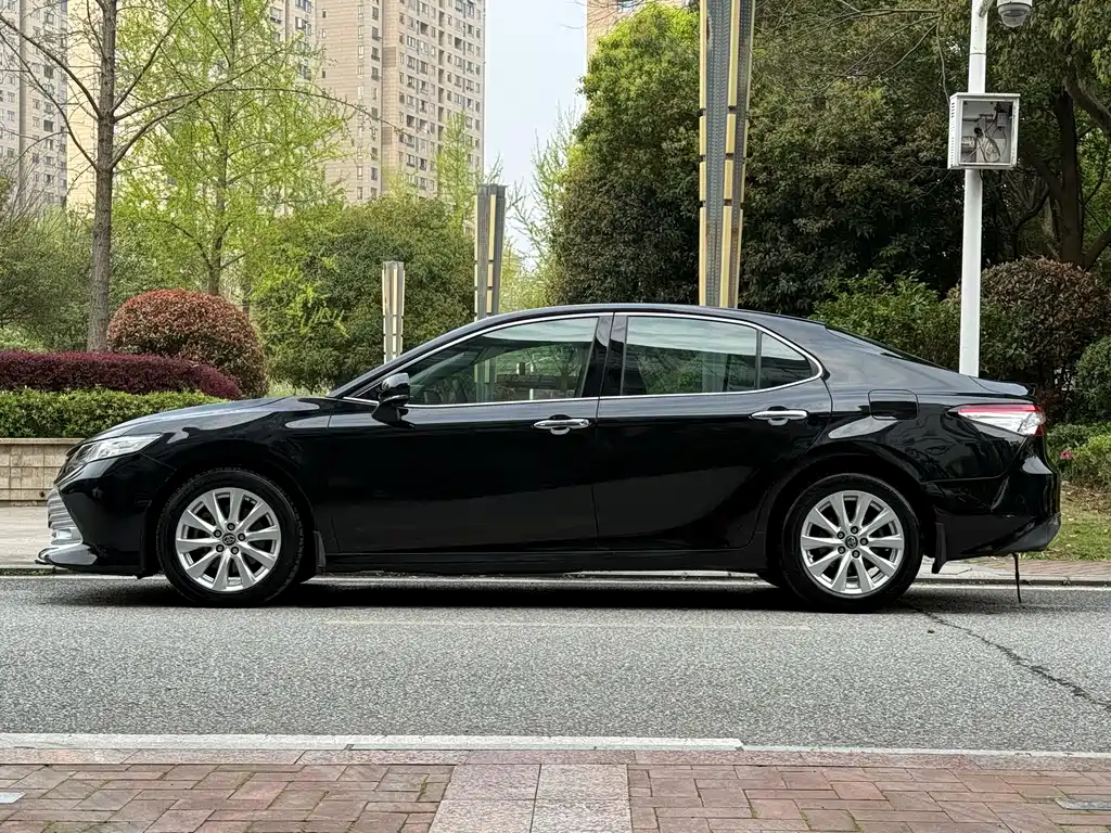 Camry 2.0 G Luxury