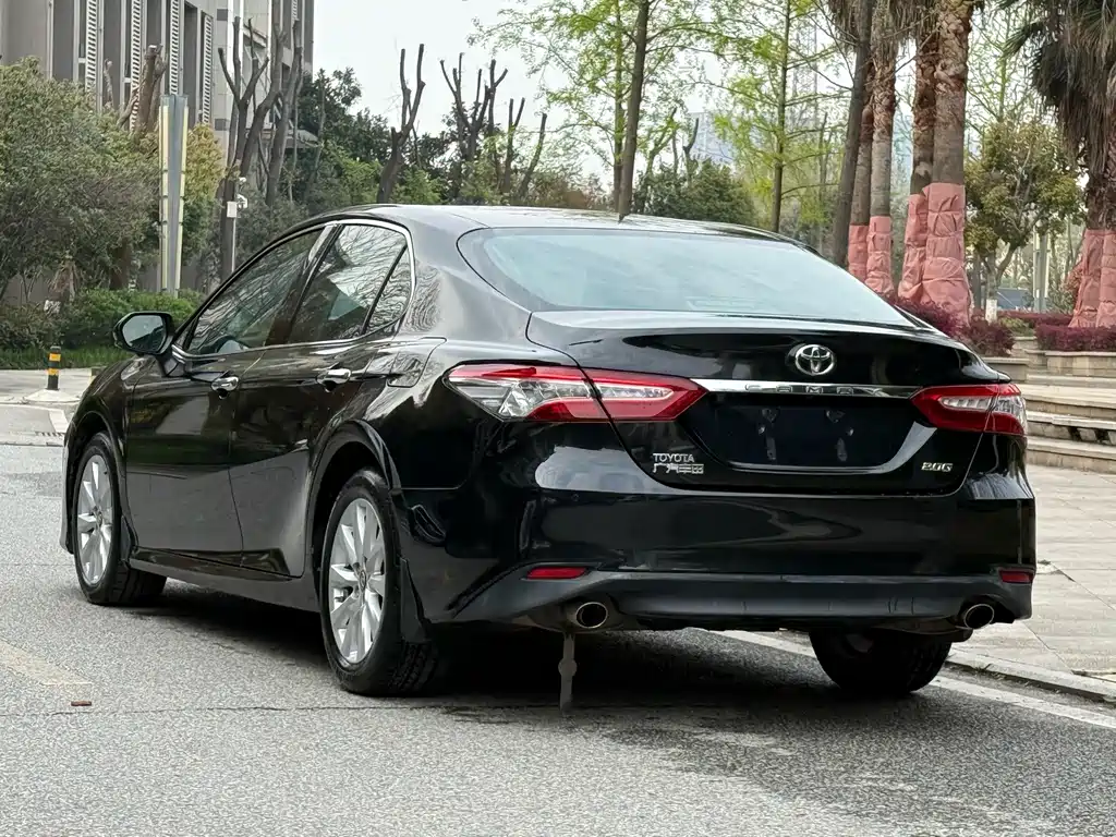 Camry 2.0 G Luxury
