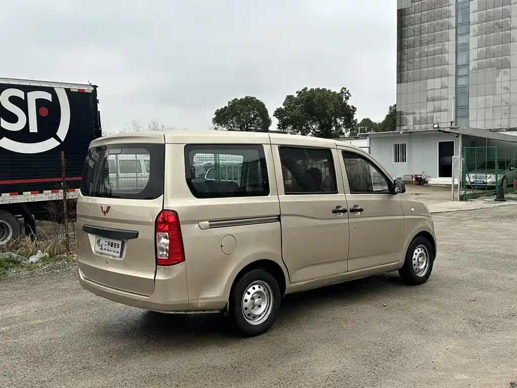 Wuling Rongguang V 五菱荣光V 2018款 1.5 L标准型