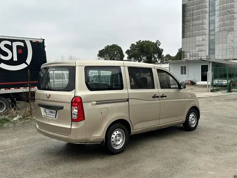 Wuling Rongguang V 五菱荣光V 2018款 1.5 L标准型