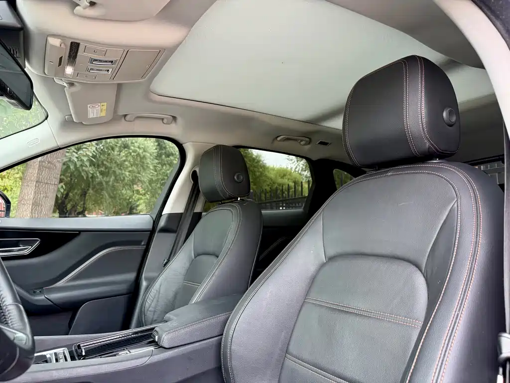 Jaguar F-PACE 2.0 T 4 WD Urban Premium