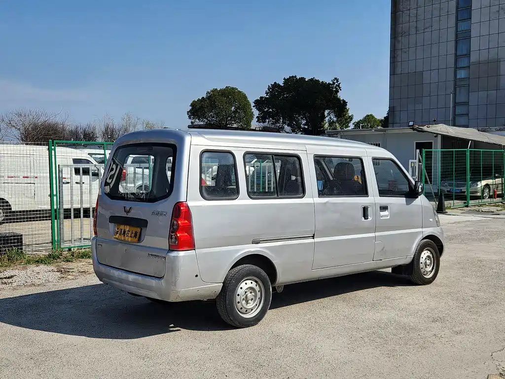 Wuling Rongguang 五菱荣光 2012款 1.5 L加长标准型