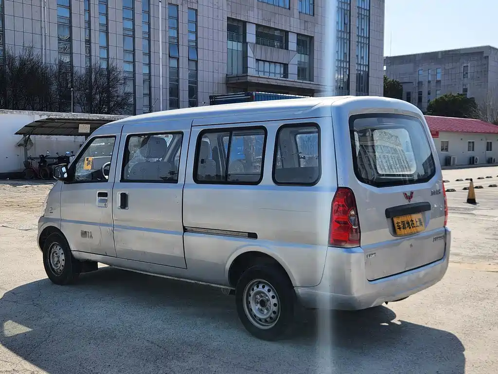 Wuling Rongguang 五菱荣光 2012款 1.5 L加长标准型