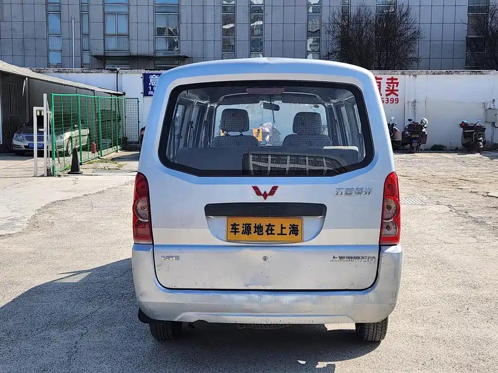 Wuling Rongguang 五菱荣光 2012款 1.5 L加长标准型
