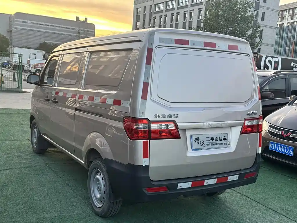 Xiaohaishi X30 1.5 L Business Cargo Van 2 5-seat AC SWC15 M