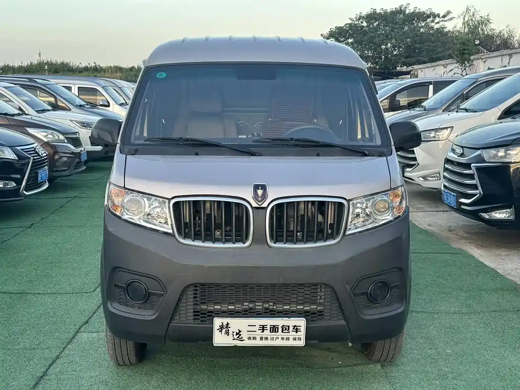 Xiaohaishi X30 1.5 L Business Cargo Van 2 5-seat AC SWC15 M