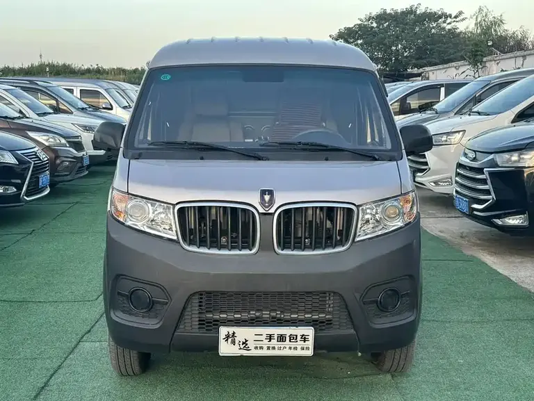 Jinbei Xiaohaishi X30 1.5 L Business Cargo Van 2 5-seat AC SWC15 M