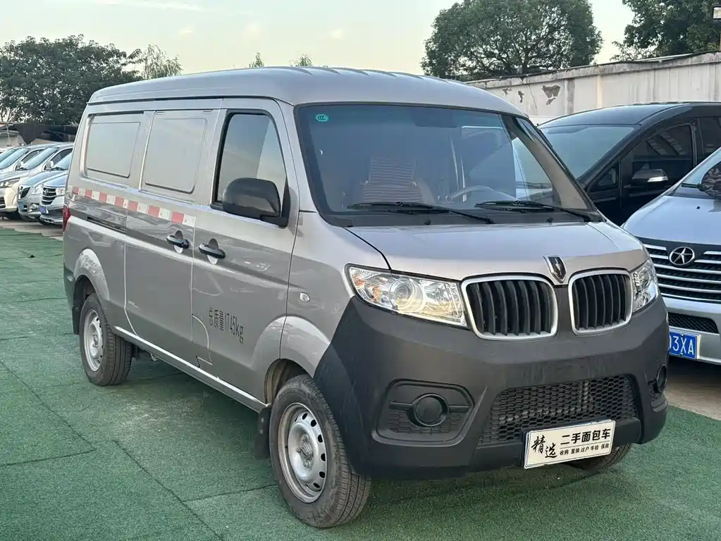 Xiaohaishi X30 1.5 L Business Cargo Van 2 5-seat AC SWC15 M