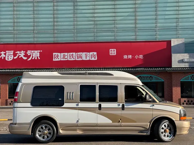 GMC SAVANA 6.0 L Business Star 10-seat