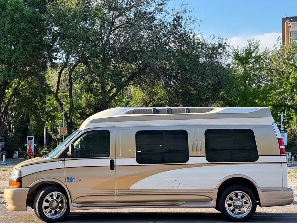SAVANA 6.0 L Business Star 10-seat