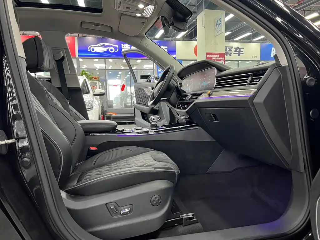 Hongqi HS5 2.0 T Connected Flagship Enjoyment