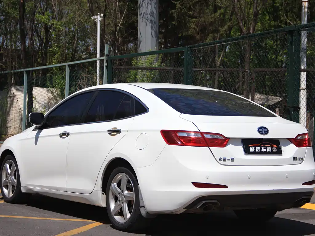 Besturn B70 奔腾B70 2016款 2.0 L 手动十周年纪念版