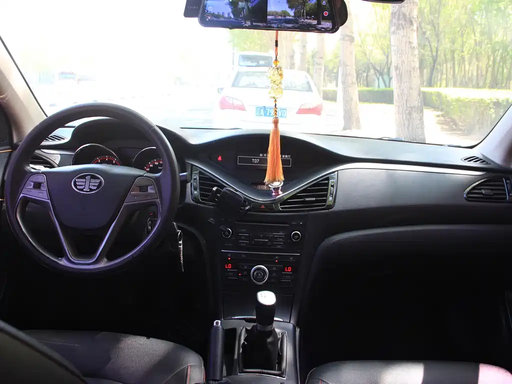 Besturn B70 奔腾B70 2016款 2.0 L 手动十周年纪念版
