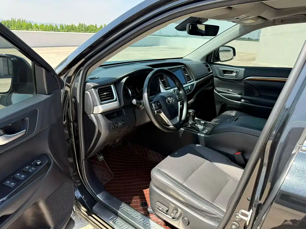 Highlander 2.0 T 4 WD Luxury 7-seat
