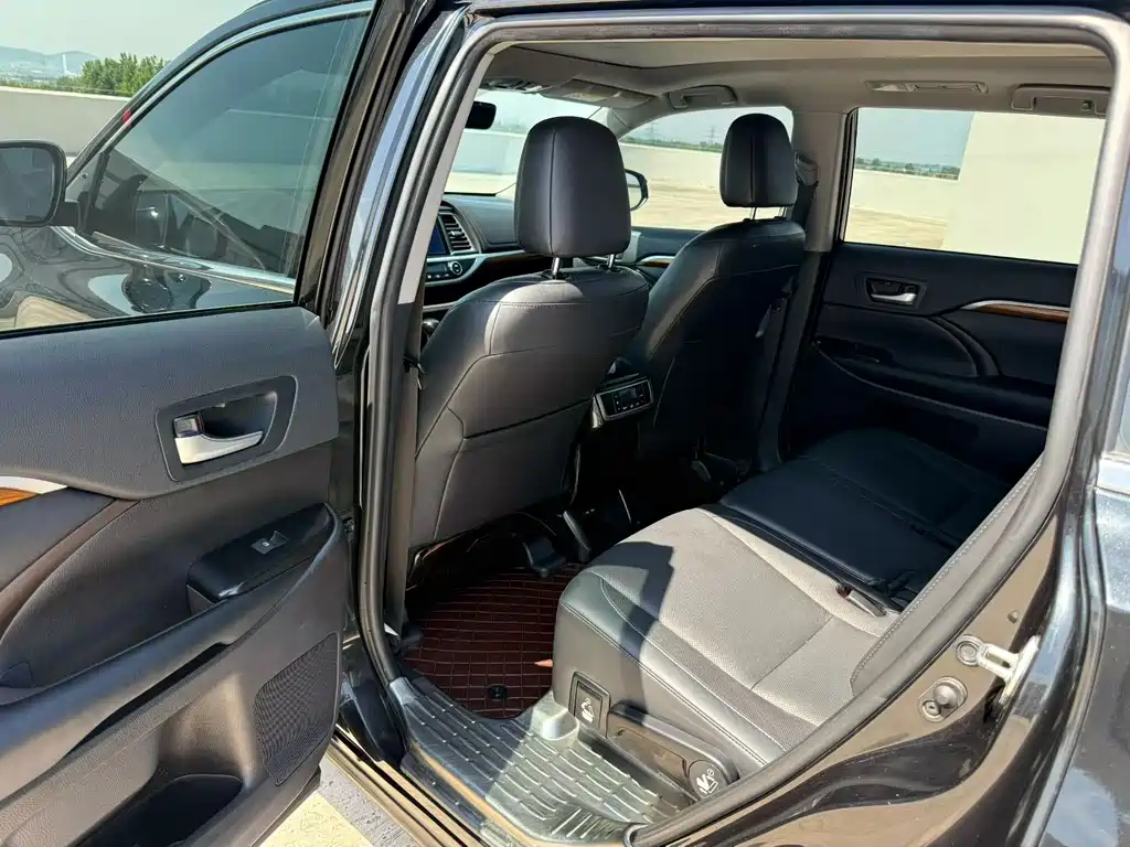 Highlander 2.0 T 4 WD Luxury 7-seat