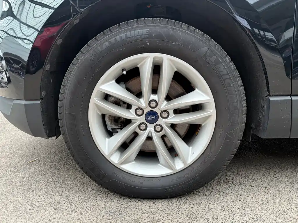 Edge EcoBoost 245 2 WD Elite Sharp 5-seat