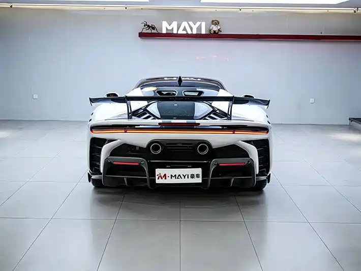 SF90 3.9 T V8 Stradale