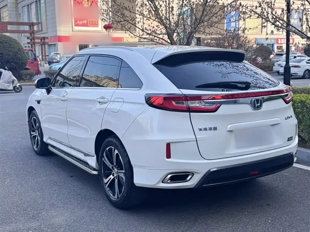 Honda UR-V 370 TURBO 2 WD Distinguished CN-V
