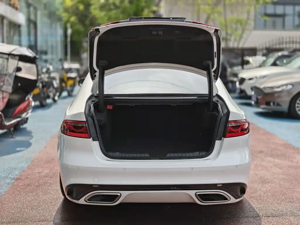 Jaguar XFL 2.0 T P250 2 WD Premium Luxury