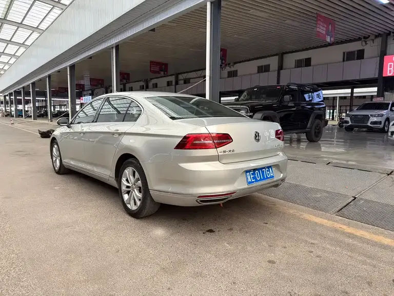 Volkswagen Magotan 330 TSI DSG Luxury