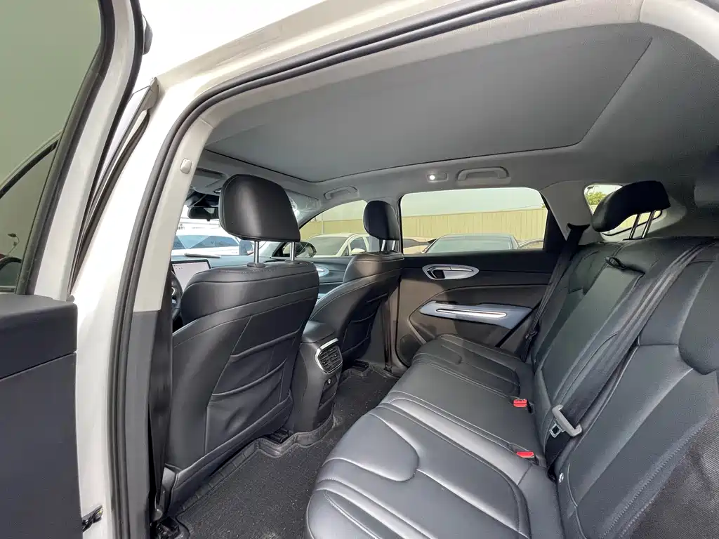 Besturn T90 奔腾T90 2023款 1.5 T DCT 自动舒适型