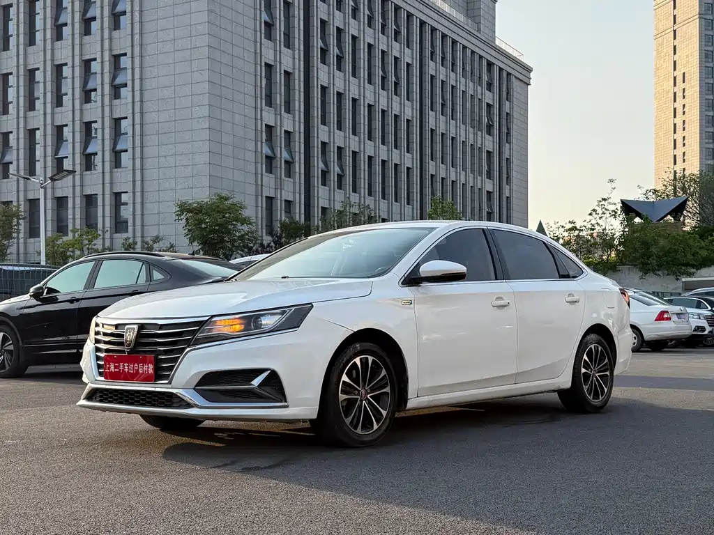 Roewe i6 Classic PLUS 1.6 L CVT 4 G Connected Glory Luxury