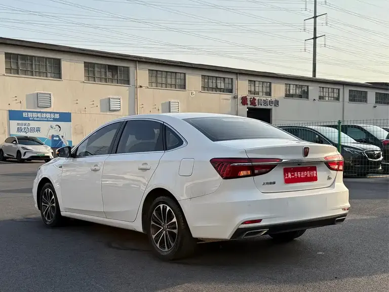 Roewe i6 Classic PLUS 1.6 L CVT 4 G Connected Glory Luxury