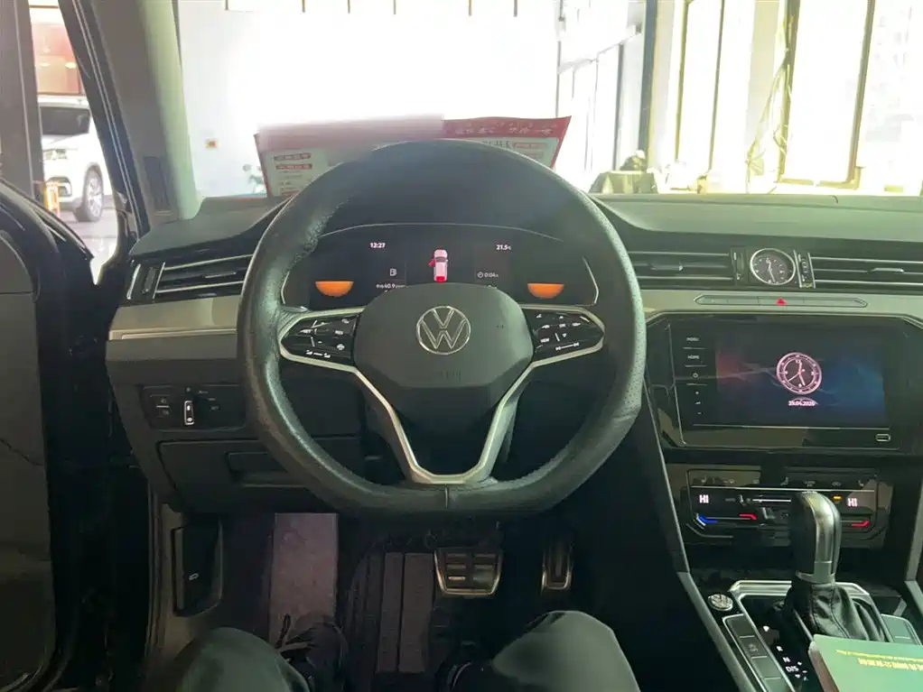 Magotan 200 10 K Commemorative 330 TSI DSG Leading