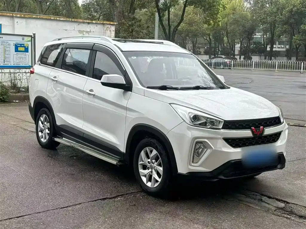 Wuling Hongguang S3 1.5 L Manual Luxury CN-V