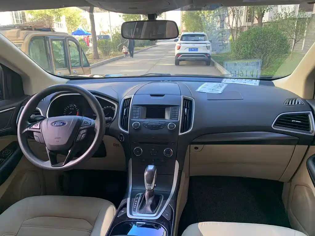 Edge EcoBoost 245 2 WD Elite Sharp 5-seat
