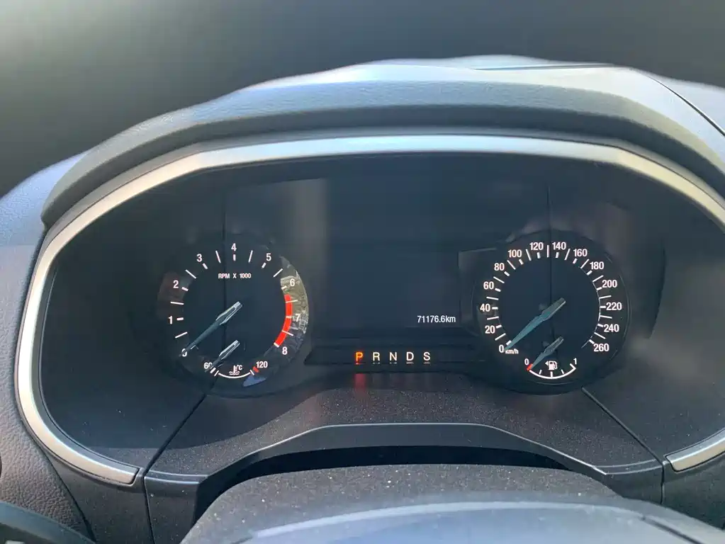 Edge EcoBoost 245 2 WD Elite Sharp 5-seat