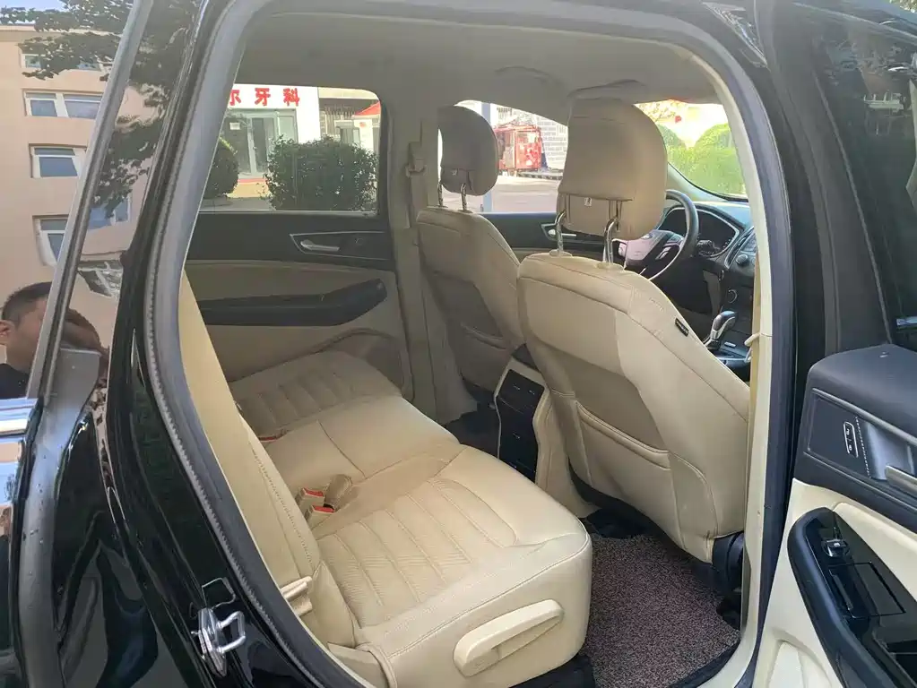 Edge EcoBoost 245 2 WD Elite Sharp 5-seat