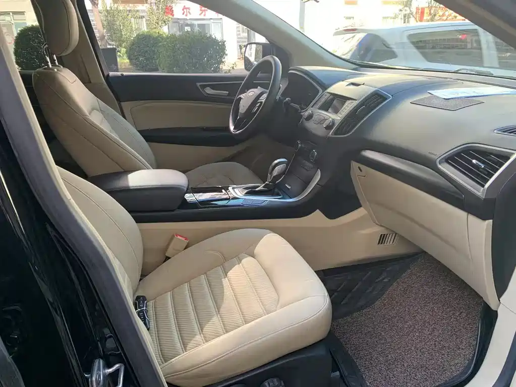 Edge EcoBoost 245 2 WD Elite Sharp 5-seat