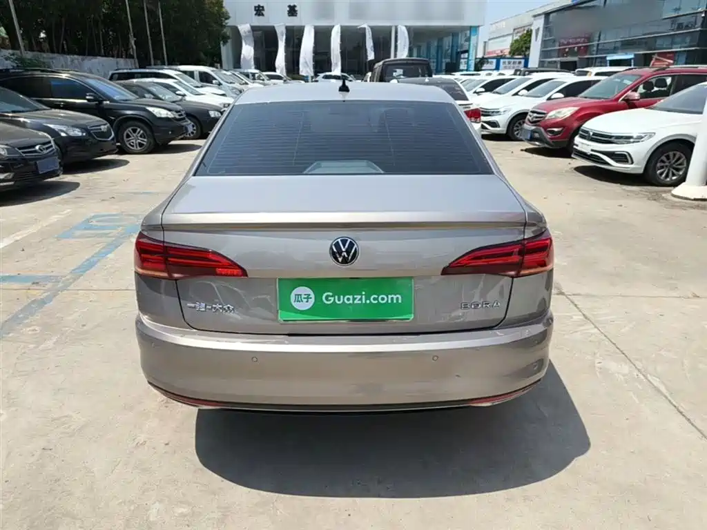 Bora 1.5 L Auto Elite Connected