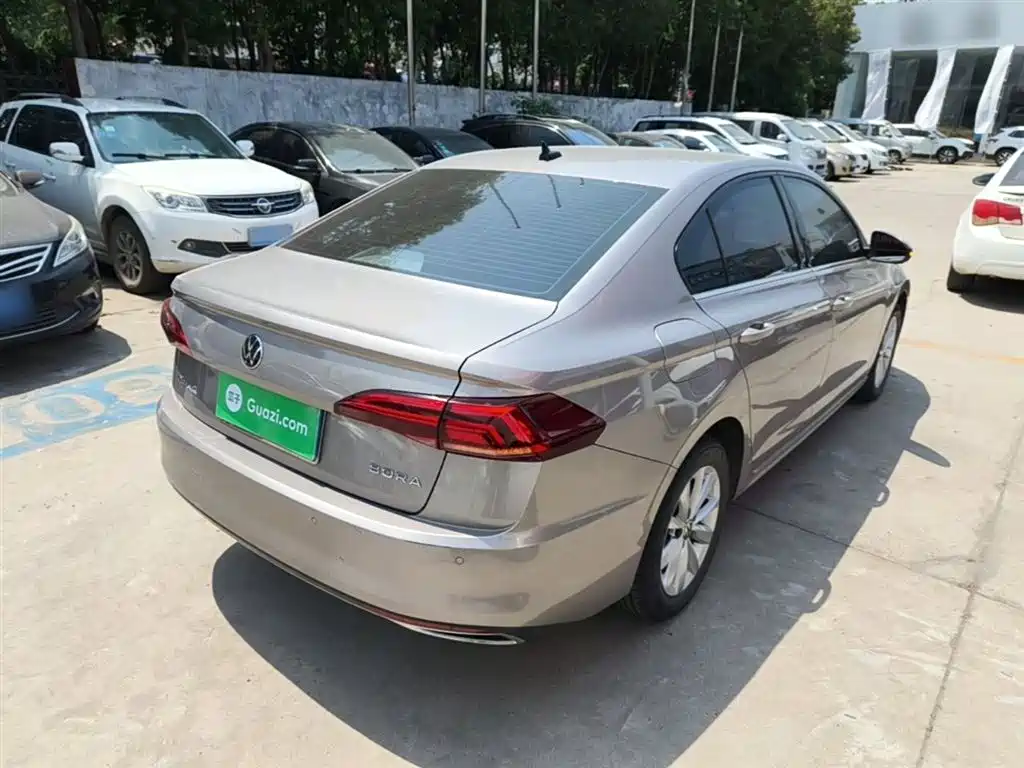 Bora 1.5 L Auto Elite Connected