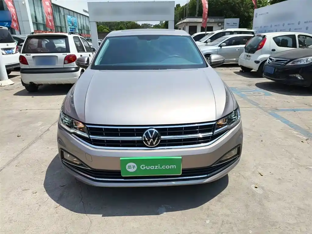 Bora 1.5 L Auto Elite Connected