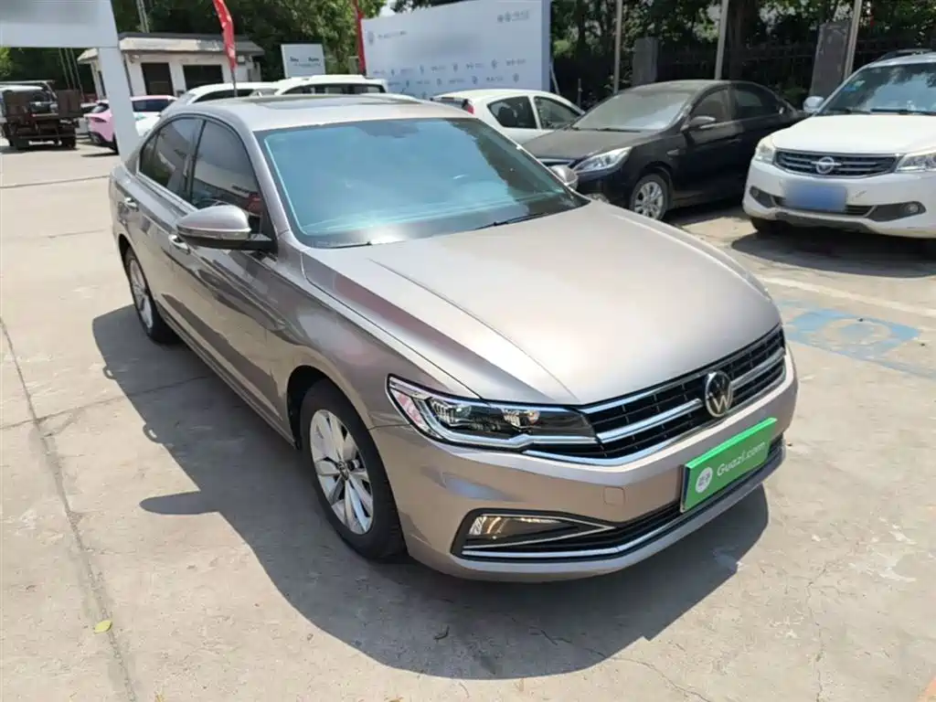 Bora 1.5 L Auto Elite Connected