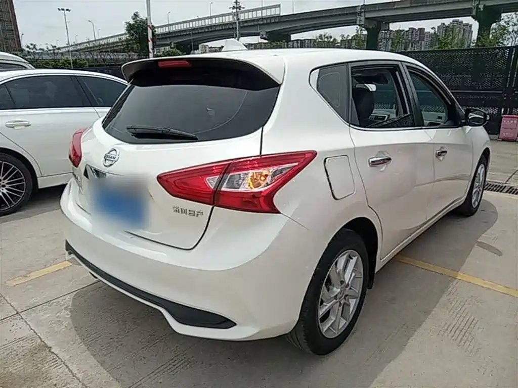 Tiida 1.6 L CVT Smart Travel