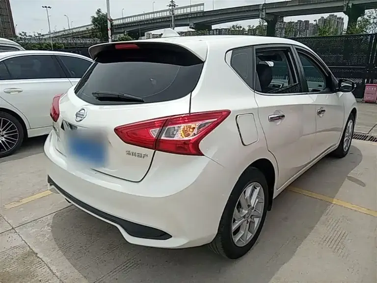 Nissan Tiida 1.6 L CVT Smart Travel
