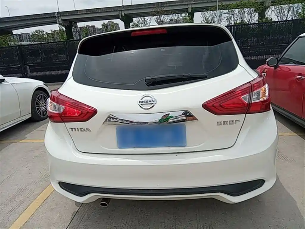 Tiida 1.6 L CVT Smart Travel
