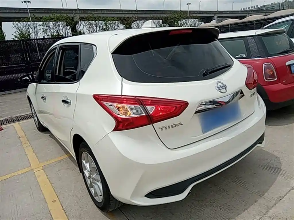 Tiida 1.6 L CVT Smart Travel